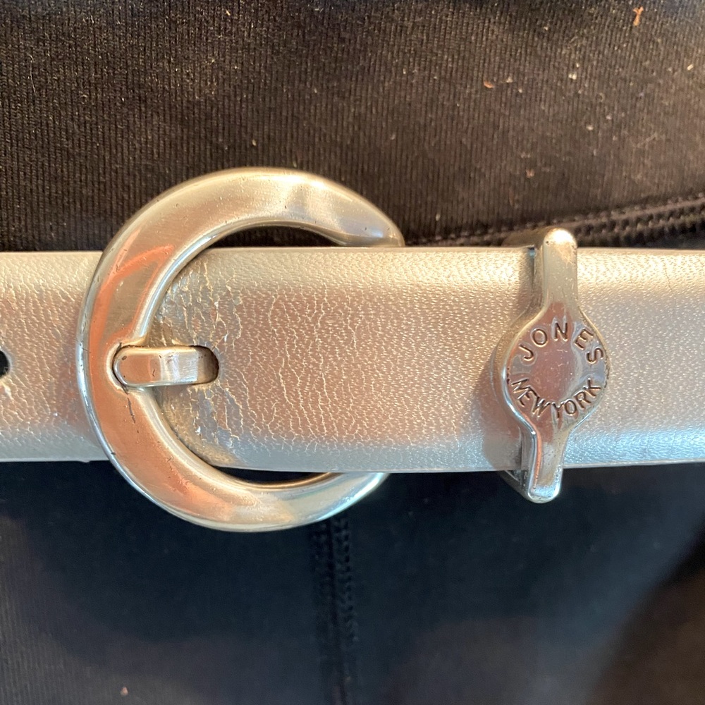 Jones New York silver belt 30-34"